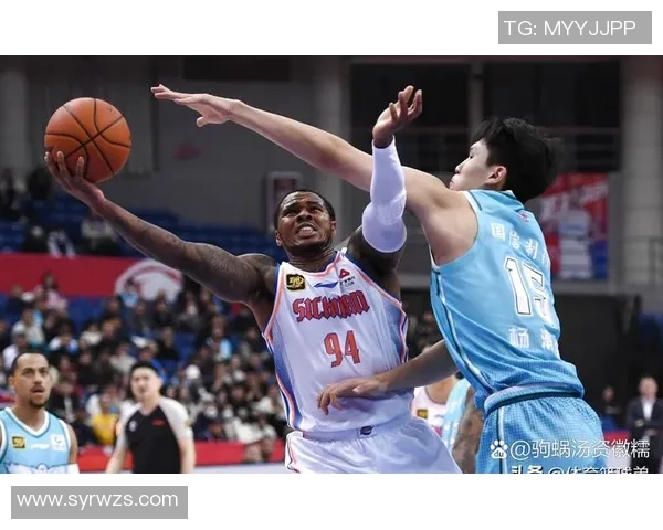 灰熊自媒体分析杨瀚森与科沃德的NBA实力差距与潜力对比